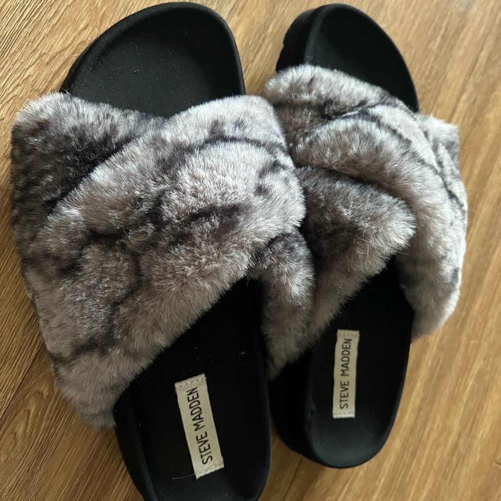 Steve Madden fuzzy sandals worn once size 9